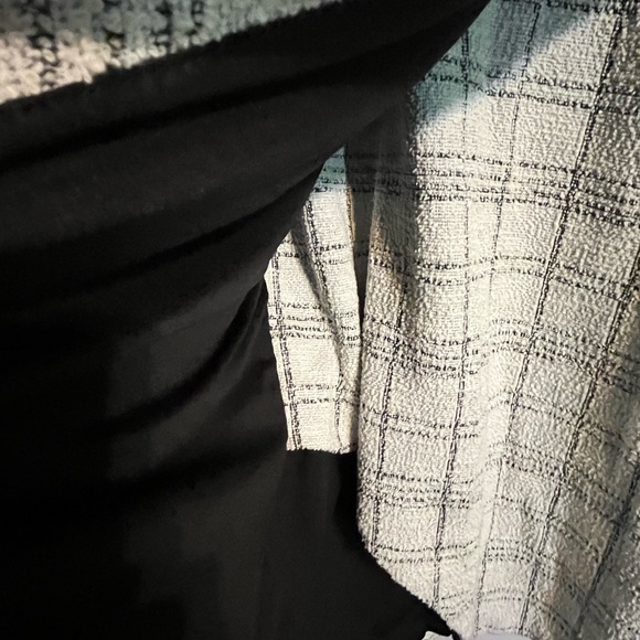 Banana Republic dress tweedy black-and-white in size 12. Lined. Great condition. - Picture 6 of 6